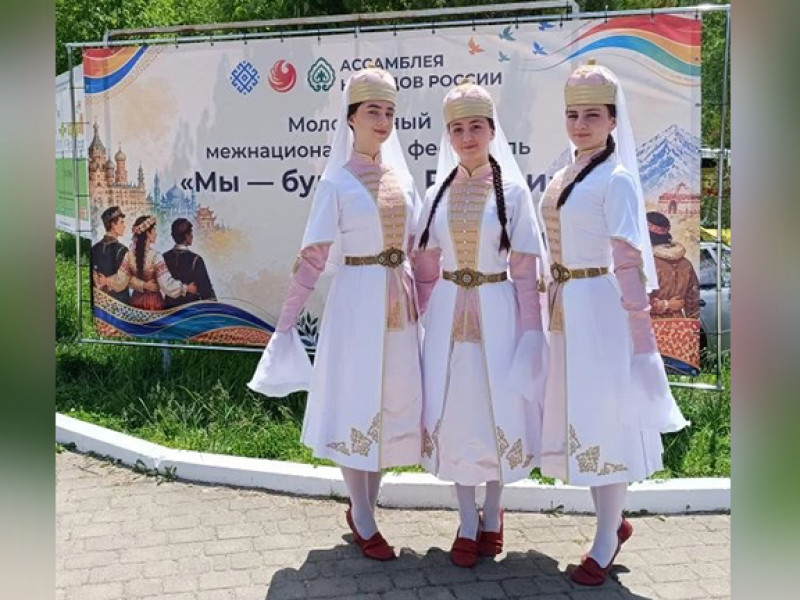 Лъэпкъ зэфэшъхьафхэр зэфищагъэх - КЪЭБАРЫКIЭХЭР | Адыгэ макъ