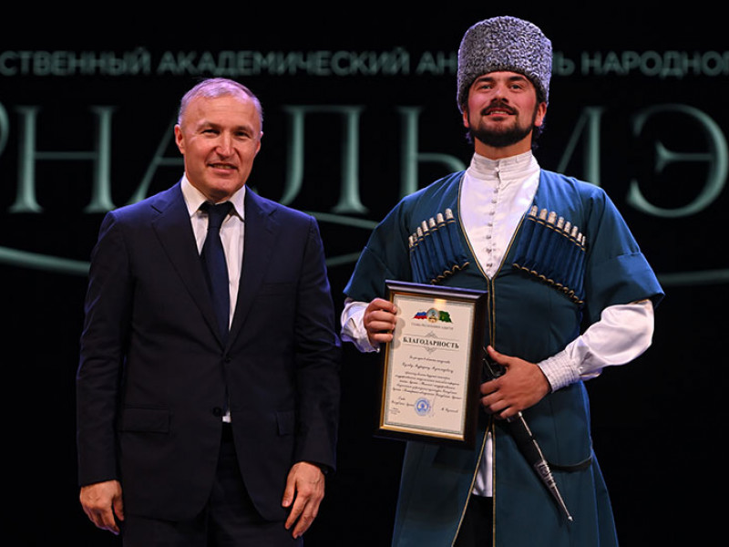 Лъэпкъым иналмэс-налкъут - КЪЭБАРЫКIЭХЭР | Адыгэ макъ