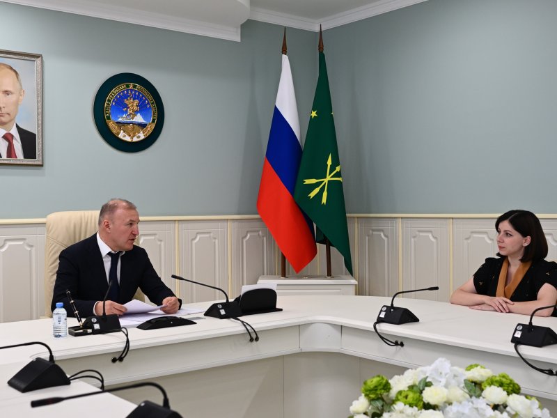 Главе Адыгеи представлен новый заместитель министра культуры республики - НОВОСТИ | Адыгэ макъ