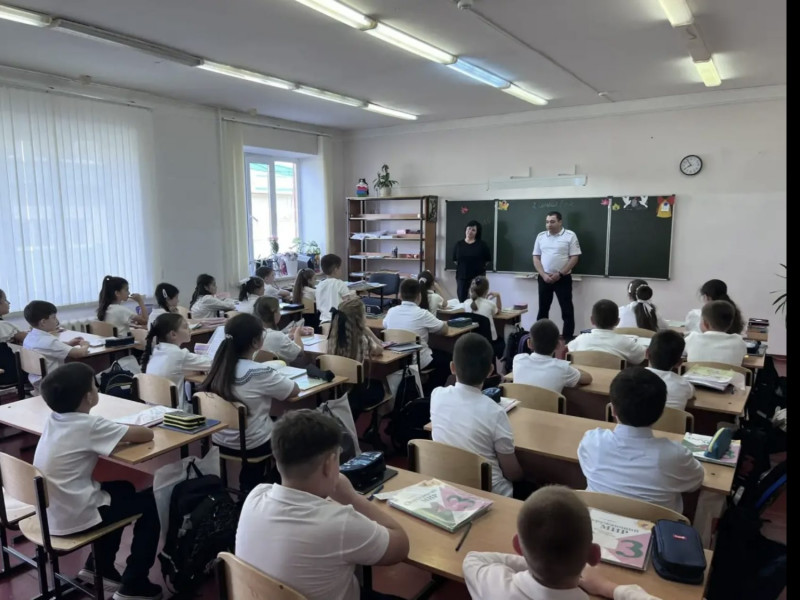 В школах Теучежского района и города Адыгейска прошла профилактическая беседа о соблюдении правил дорожного движения  - НОВОСТИ | Адыгэ макъ