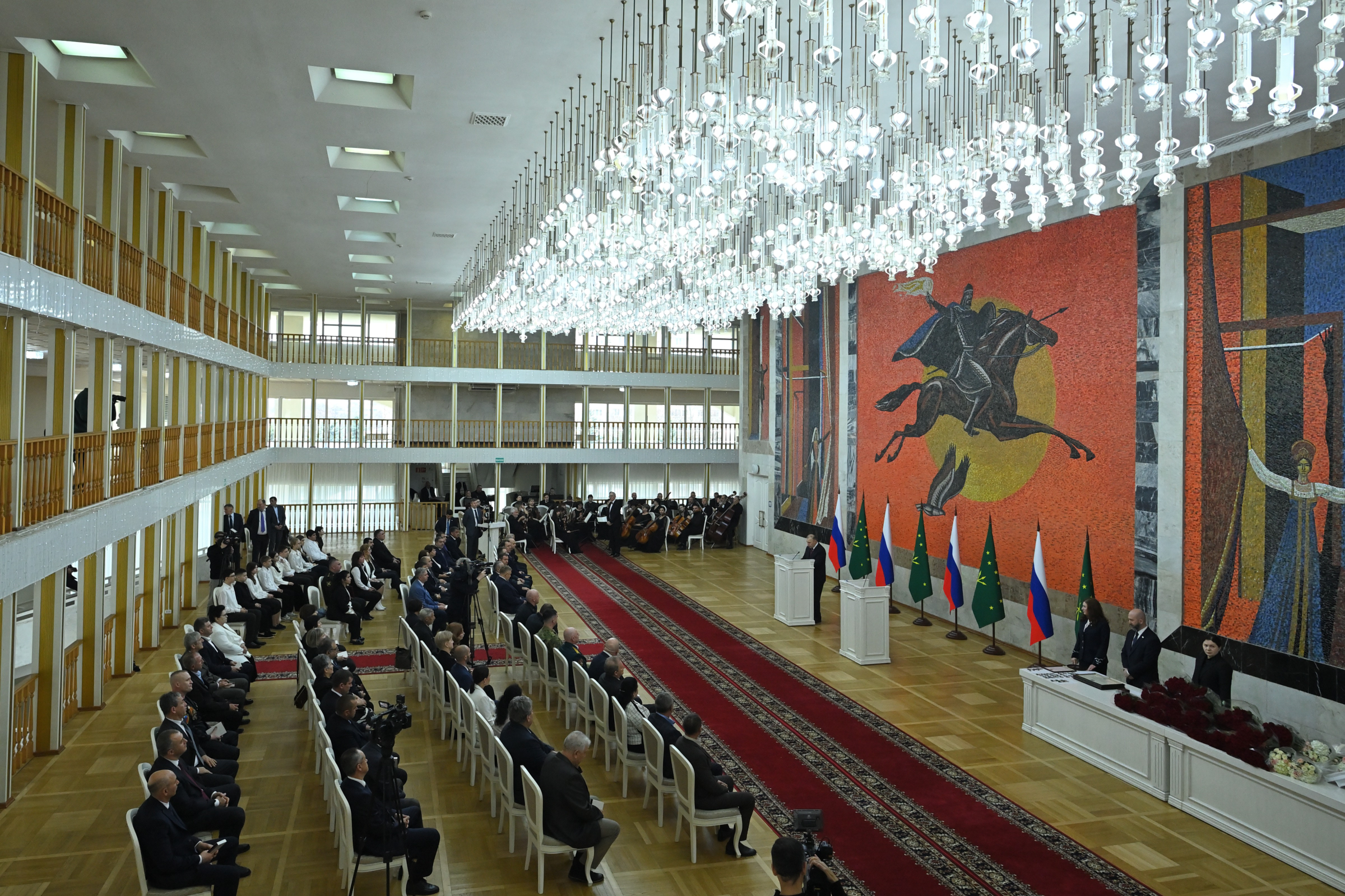 В Адыгее вручили федеральные и республиканские госнаграды