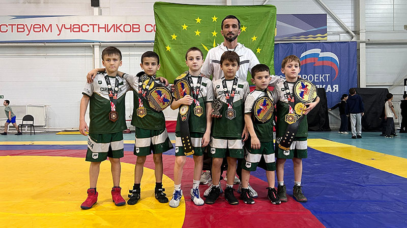 Братэ Мурат: «ТекIоныгъэ цIыкIухэм инхэм уакъыфащэ»