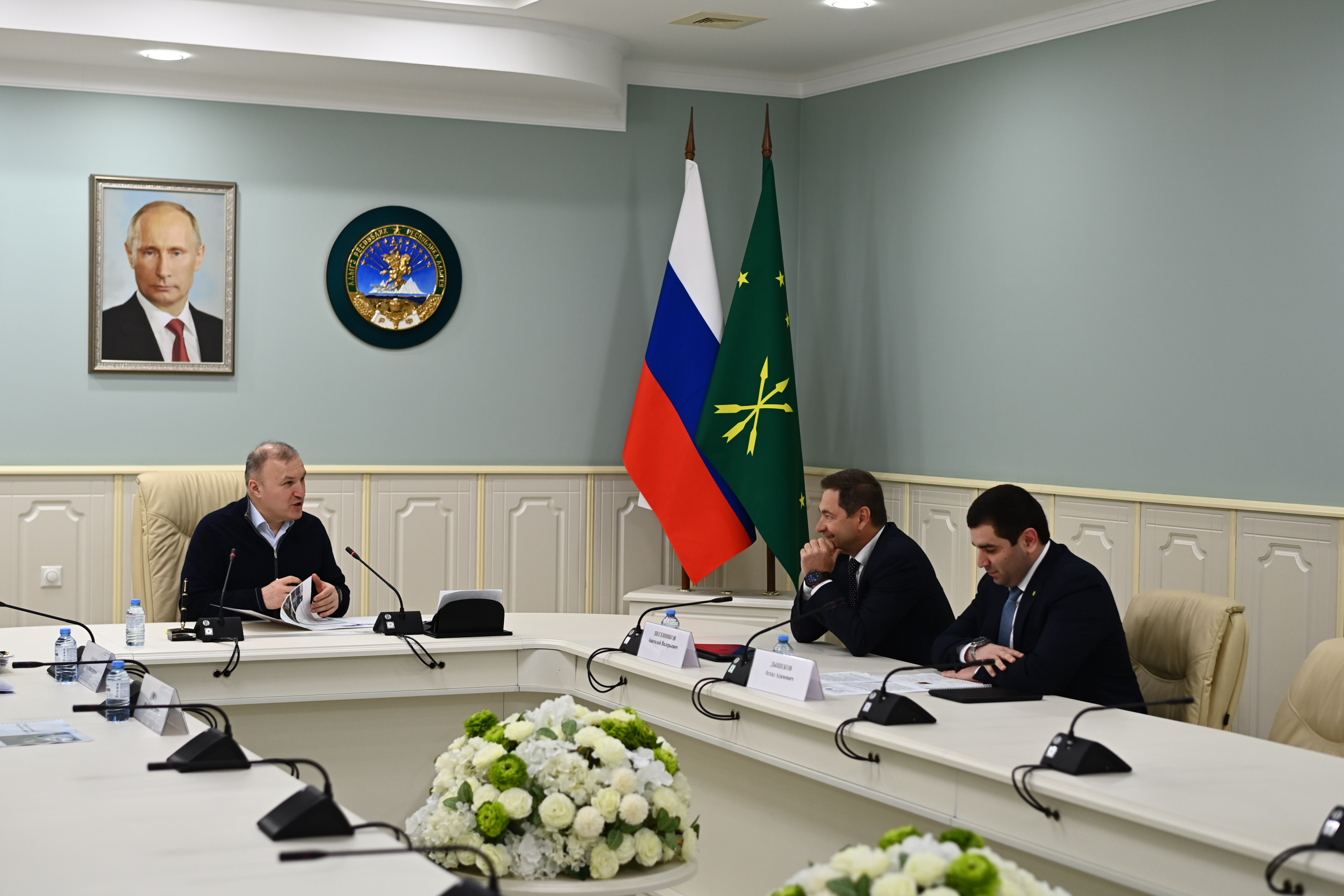 Глава Адыгеи обсудил с руководством Сбербанка развитие финансовой инфраструктуры и поддержку бизнеса в регионе