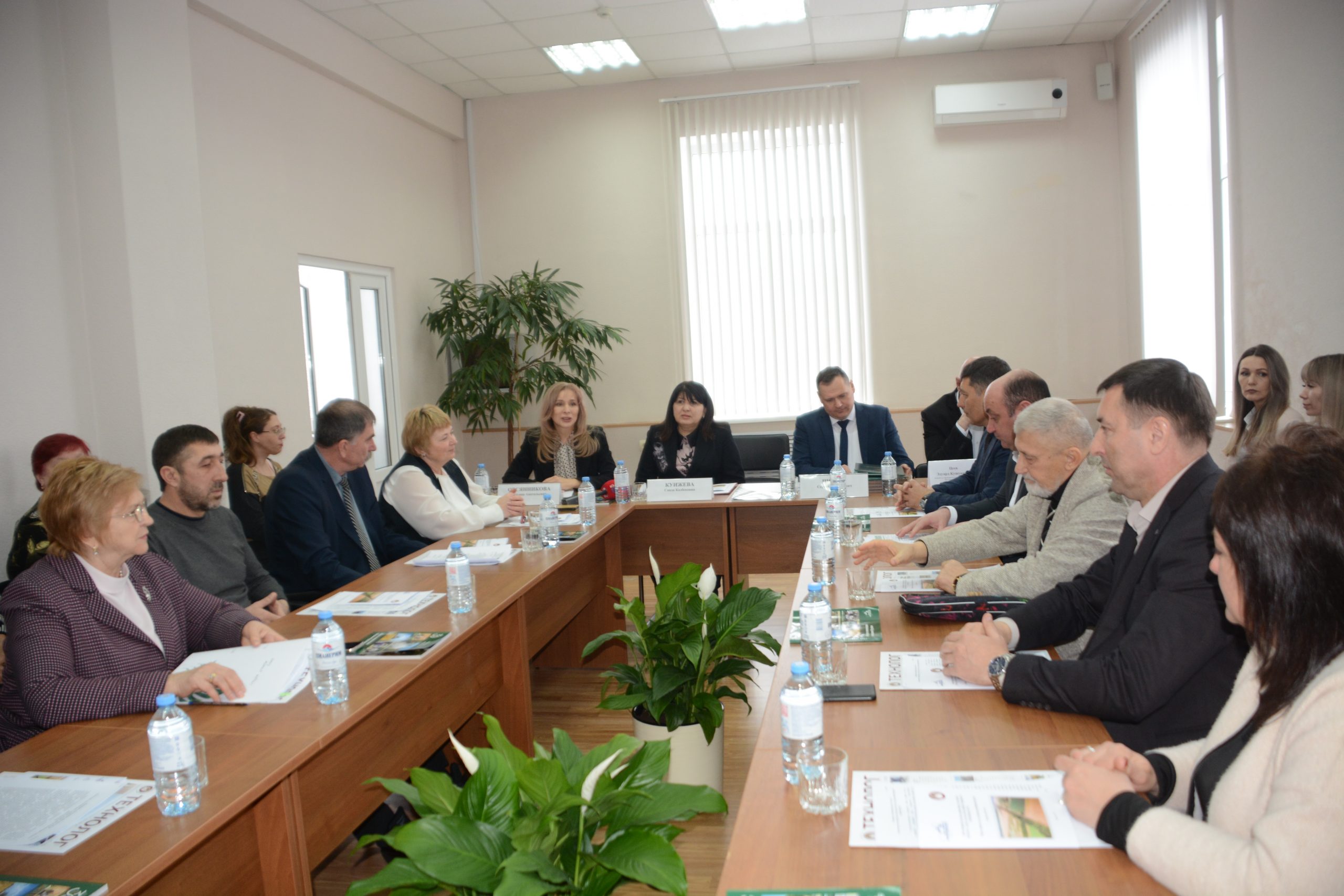 Мэкъу-мэщымкIи IэпыIэгъушIу