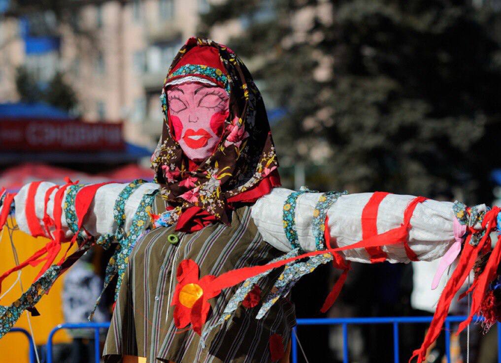 В Майкопе выберут лучшую масленичную куклу-чучело