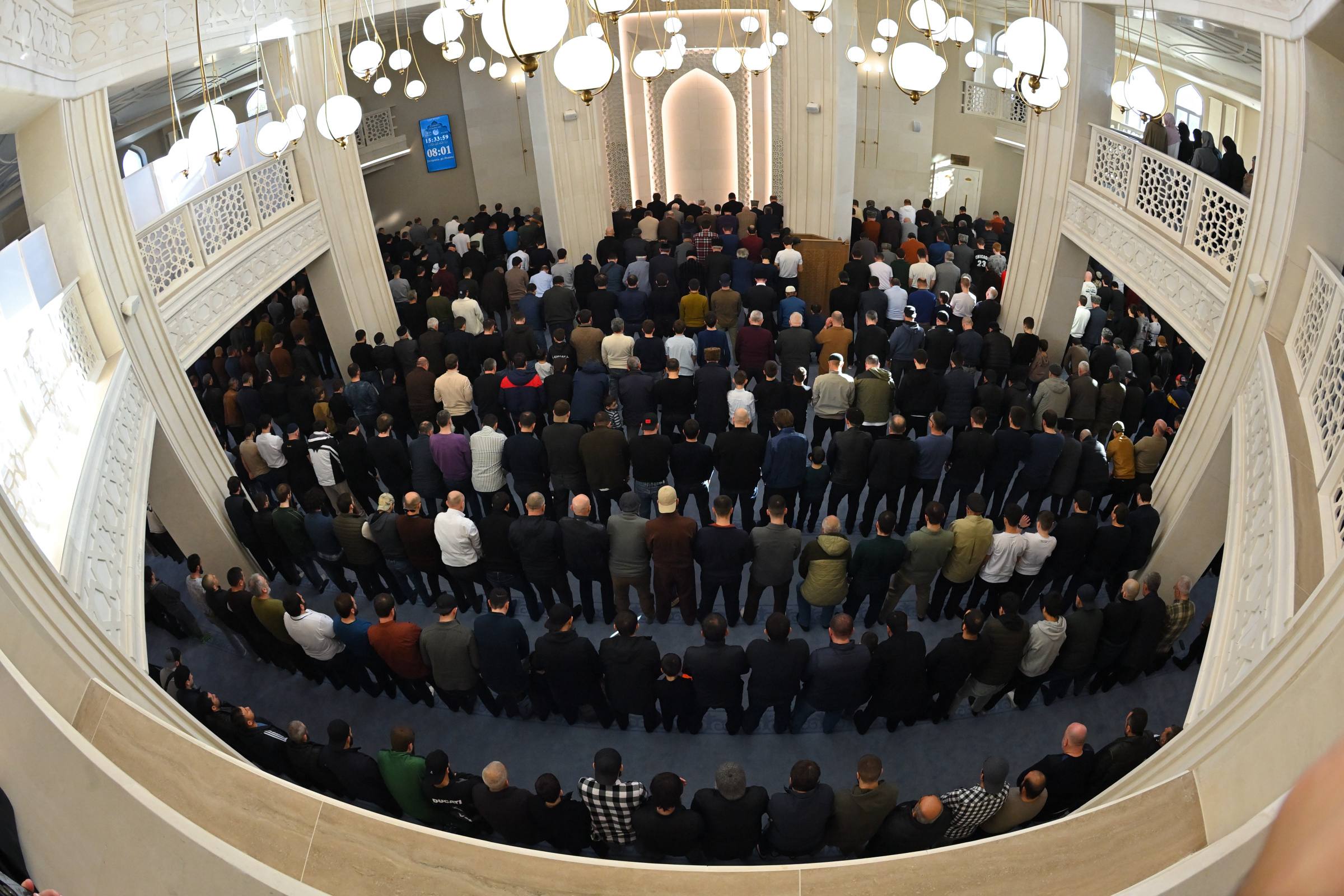 Глава Адыгеи поздравил верующих с началом месяца Рамадан