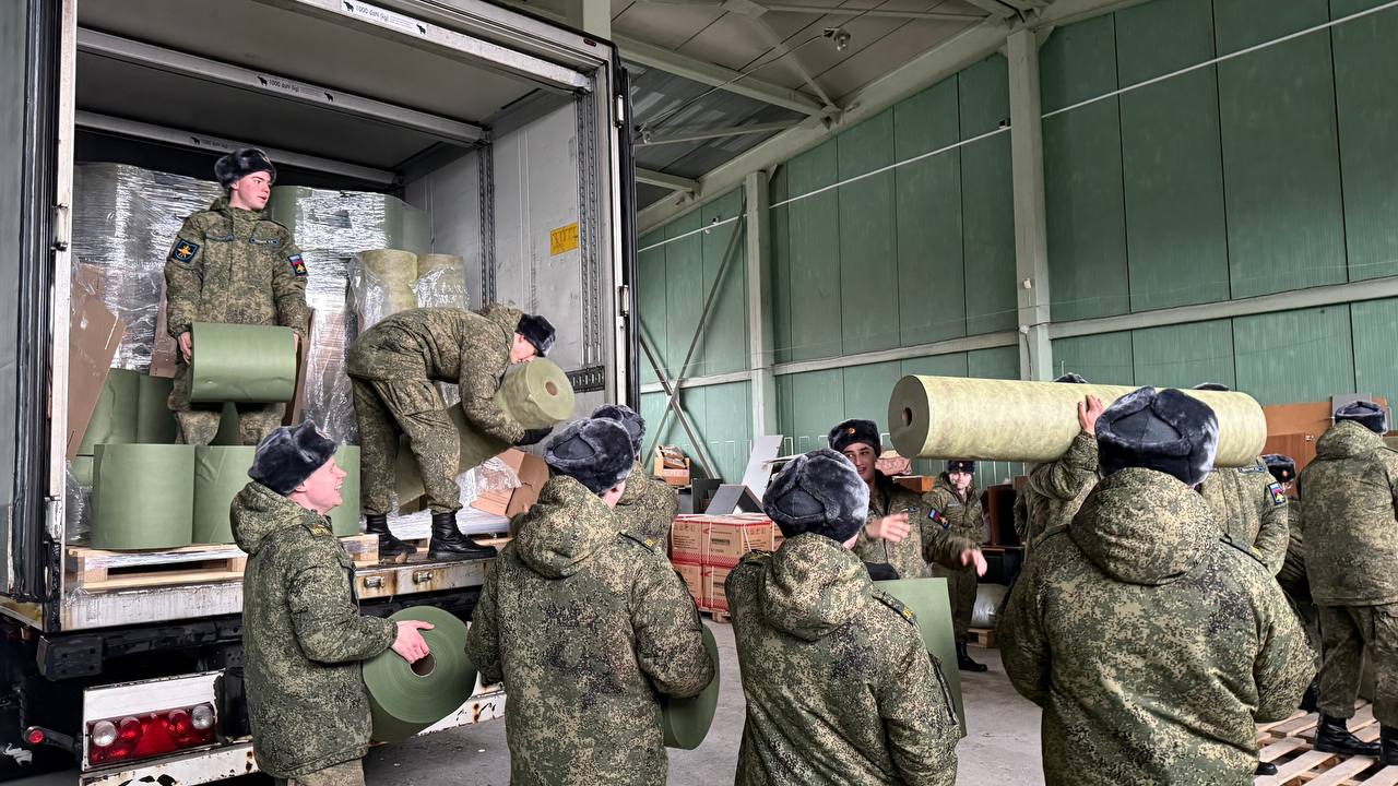 Волонтерам Координационного центра Адыгеи передано свыше 1000 рулонов спанбонда для плетения маскировочных сетей