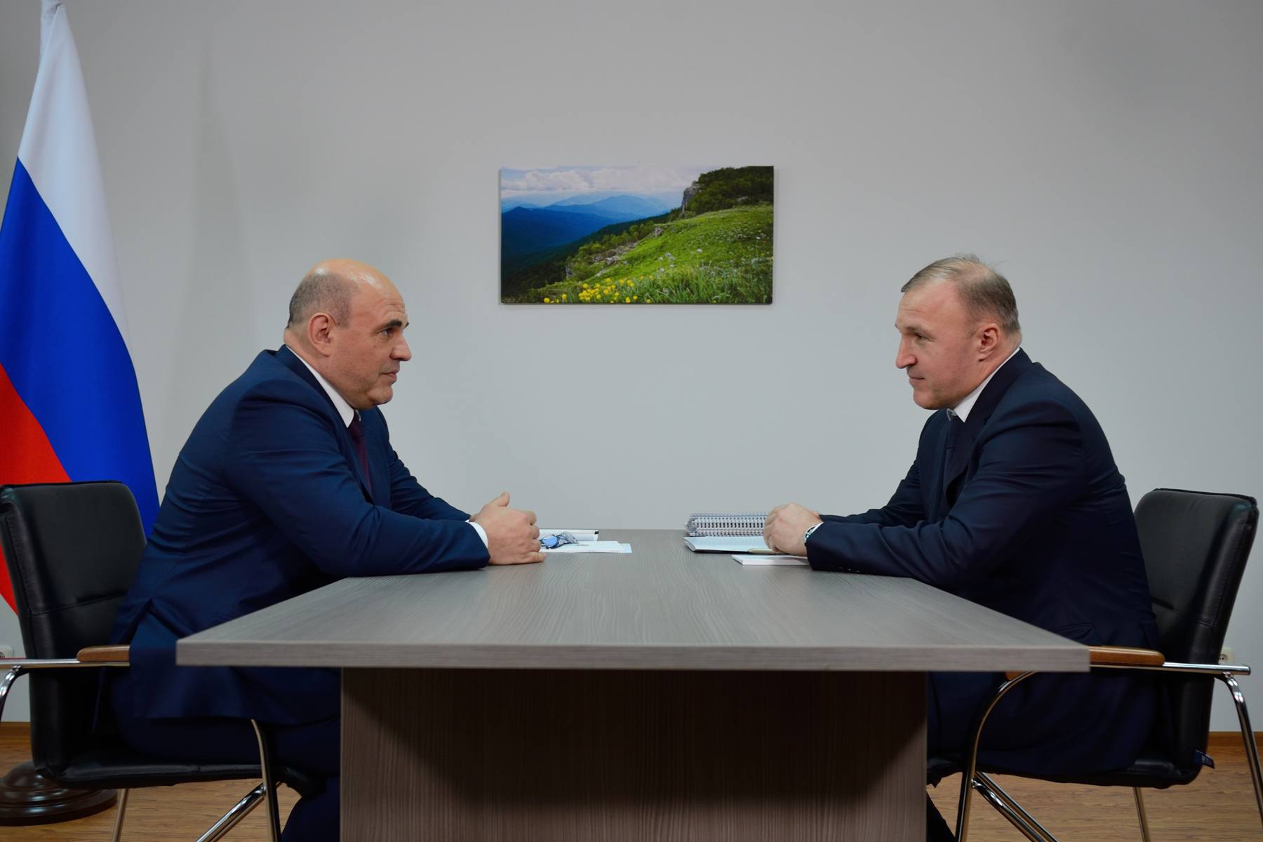 Глава Адыгеи Мурат Кумпилов поздравил председателя Правительства России Михаила Мишустина с 60-летием