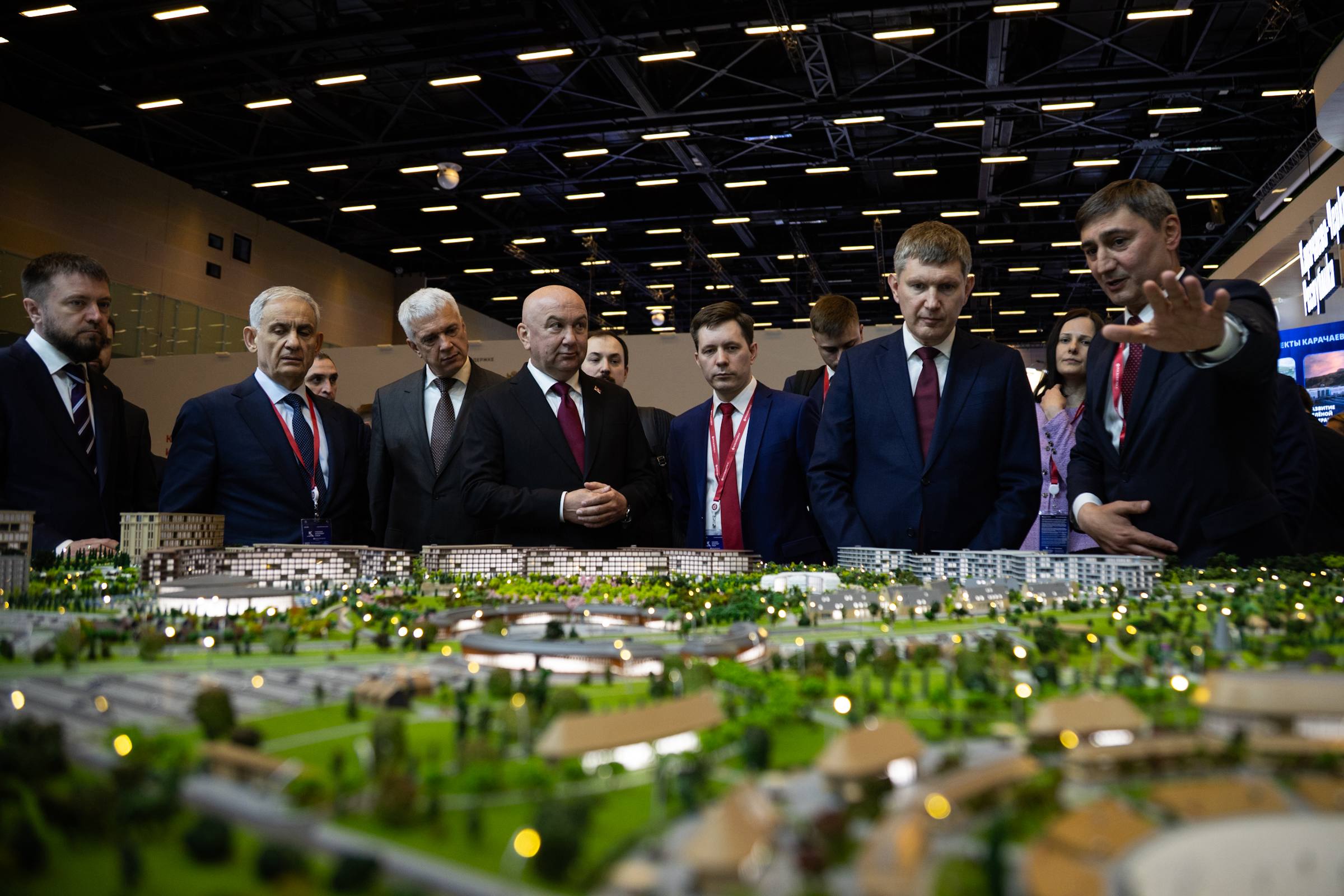 Стенд Адыгеи на КИФ-2026 посетил министр экономического развития России Максим Решетников | Адыгэ макъ