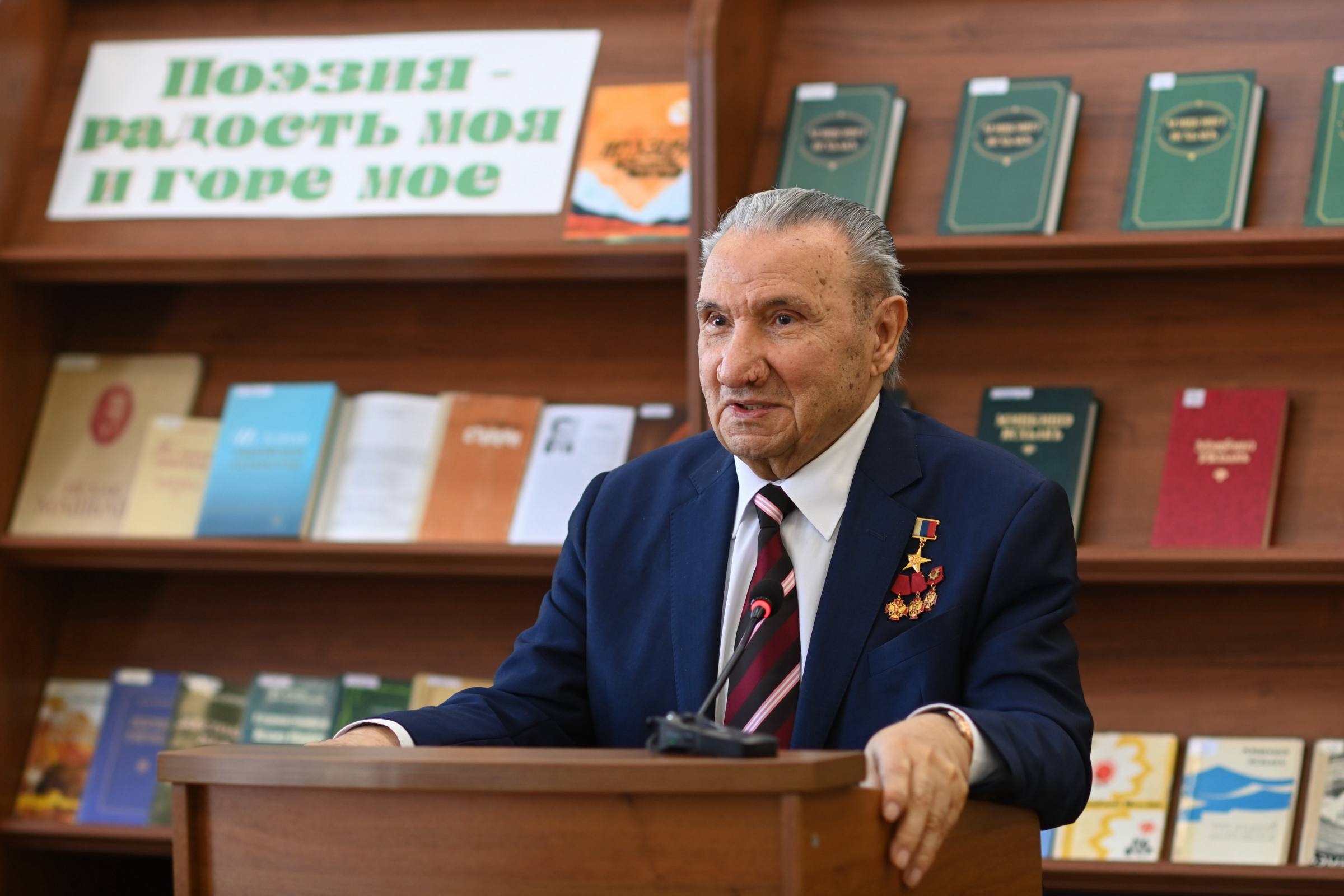 Глава Адыгеи поздравил Исхака Машбаша с днем рождения | Адыгэ макъ