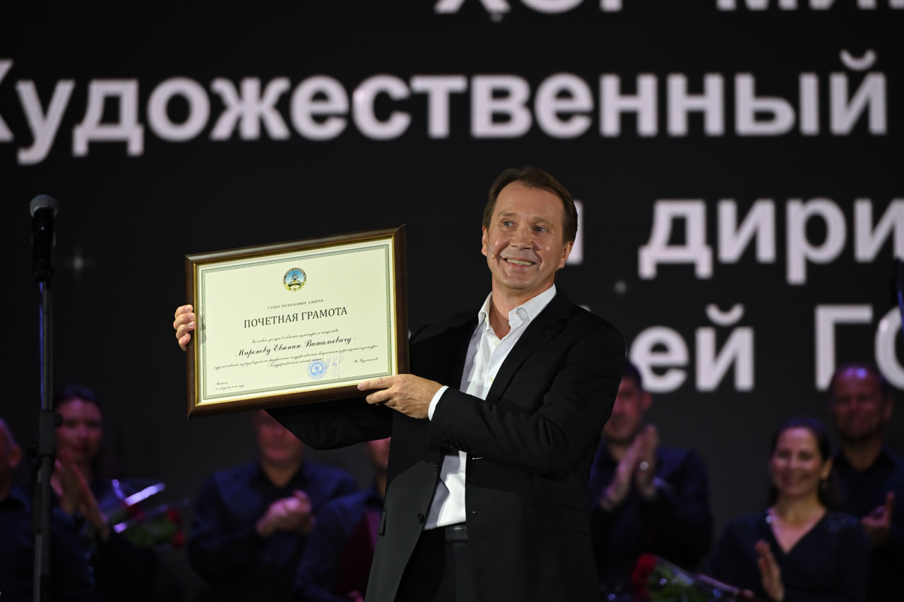 Мурат Кумпилов вручил Евгению Миронову почетную грамоту главы Адыгеи | Адыгэ макъ