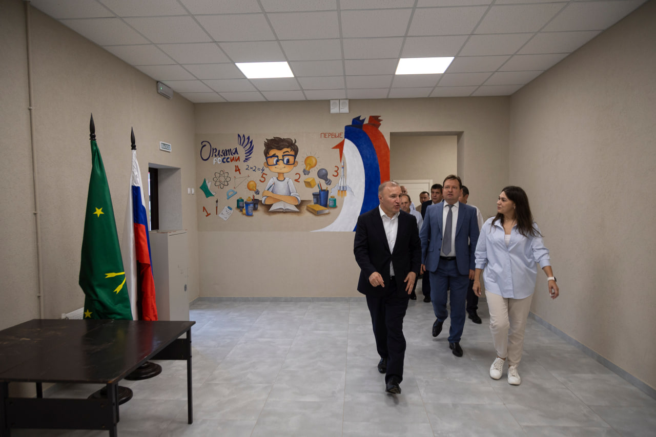 Глава Адыгеи ознакомился с завершением капремонта школы в х. Северо-Восточные сады | Адыгэ макъ